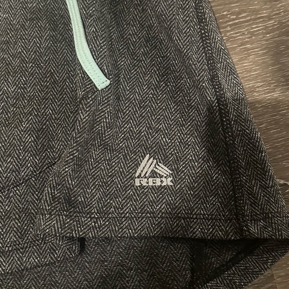 Two women size medium RBX althletic long sleeve tops - Picture 6 of 7